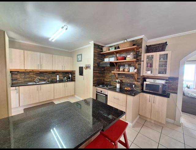 3 BEDROOM HOUSE FOR SALE IN FRAAIUITSIG